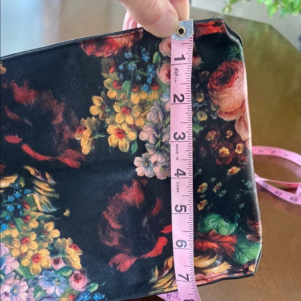 Exquisite Floral Black Tote Bag - Picture 7 of 15